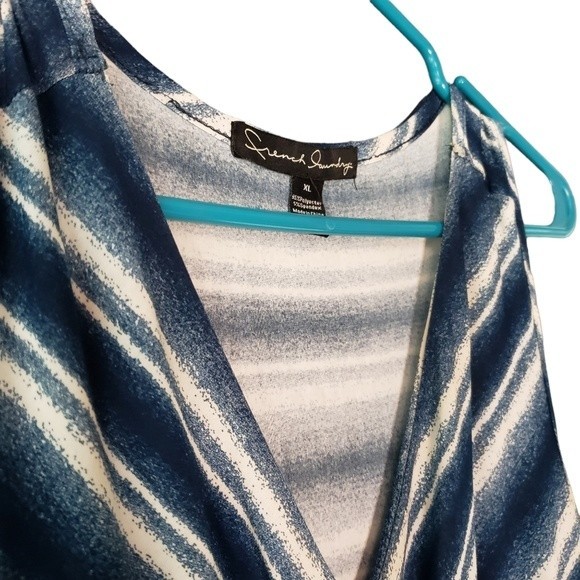 French Laundry Ombre Shades of Blue Razor Back Handkerchief Hem Size XL - Picture 3 of 13